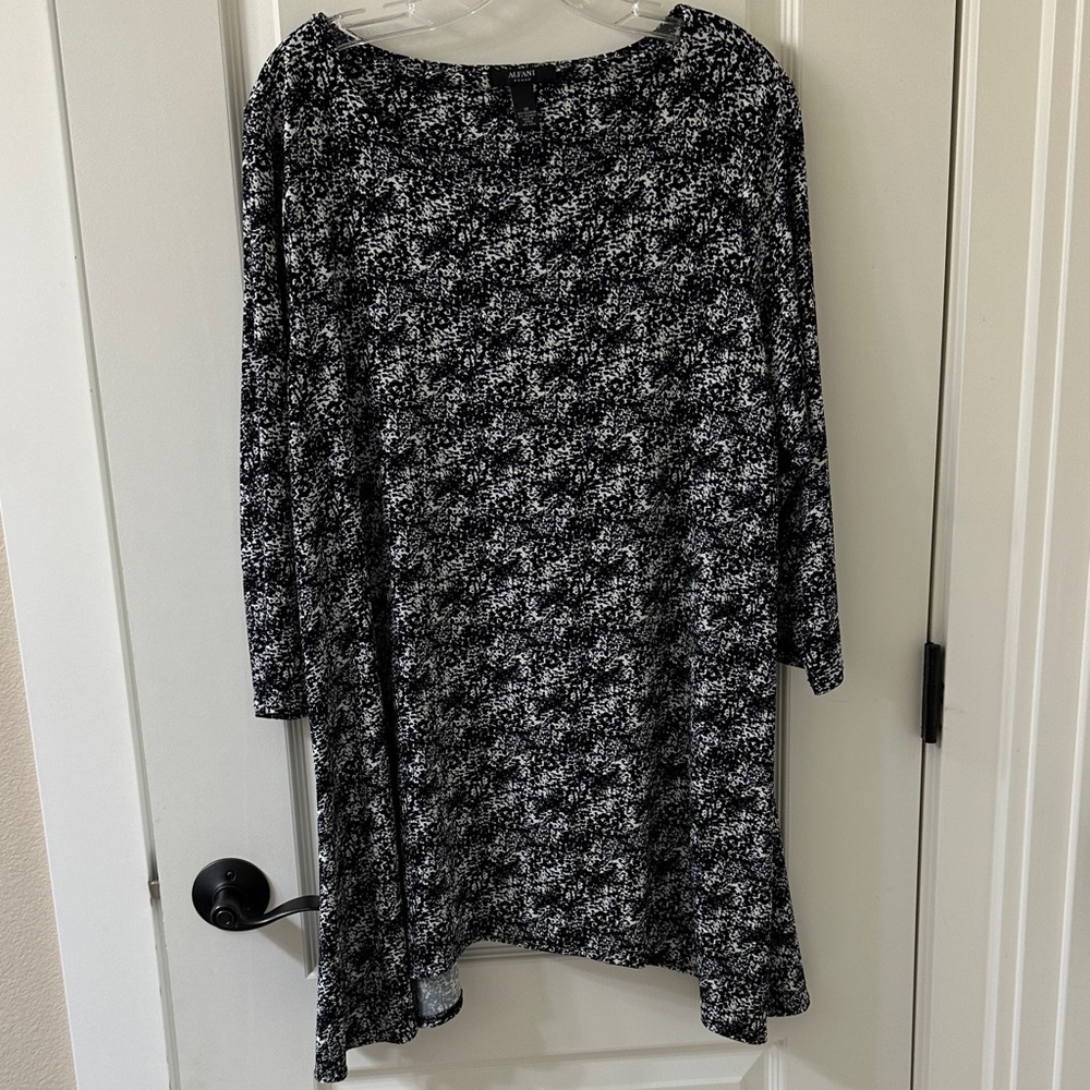 Black and White Patterned Tunic top